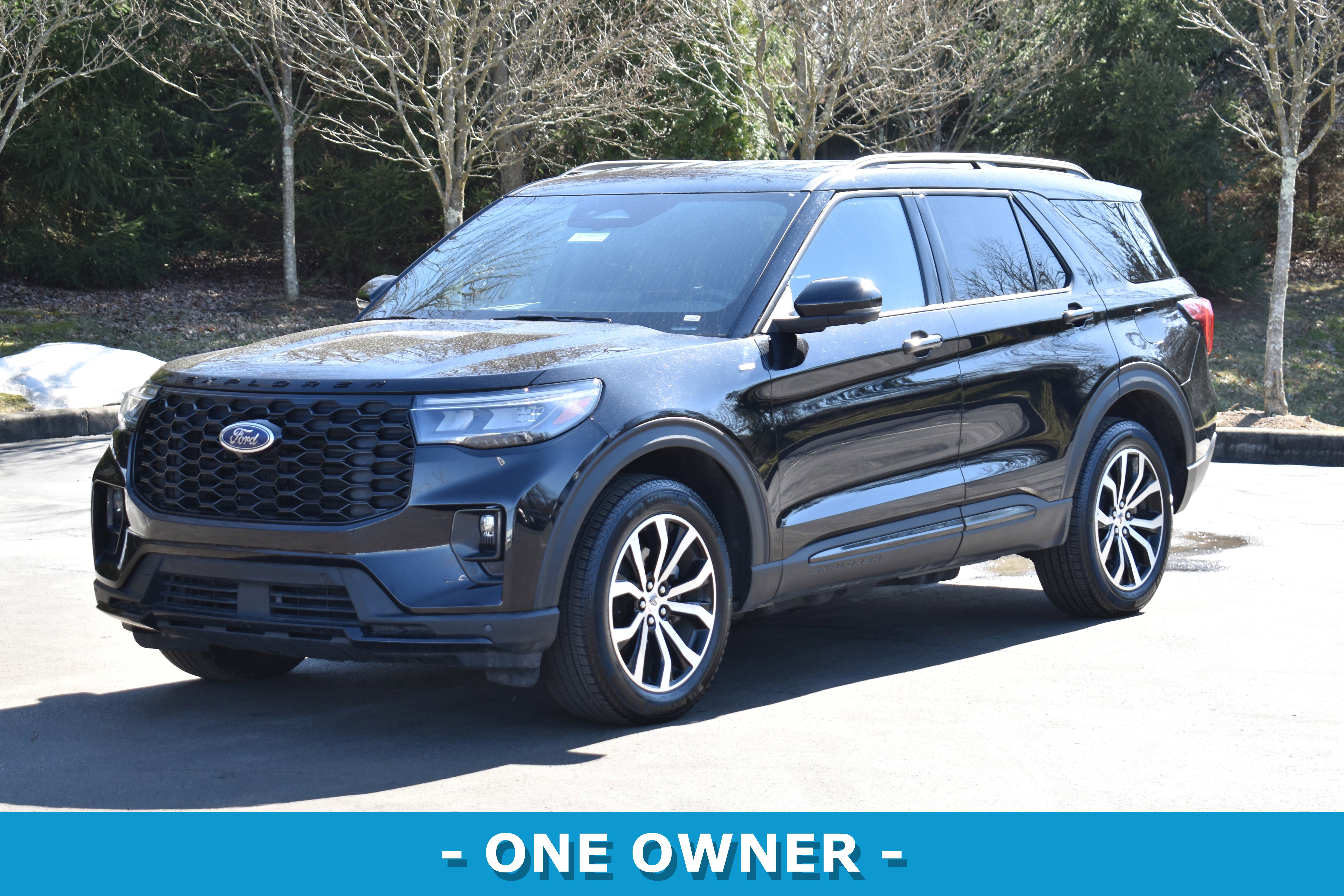 Used 2025 Ford Explorer ST-Line image 3