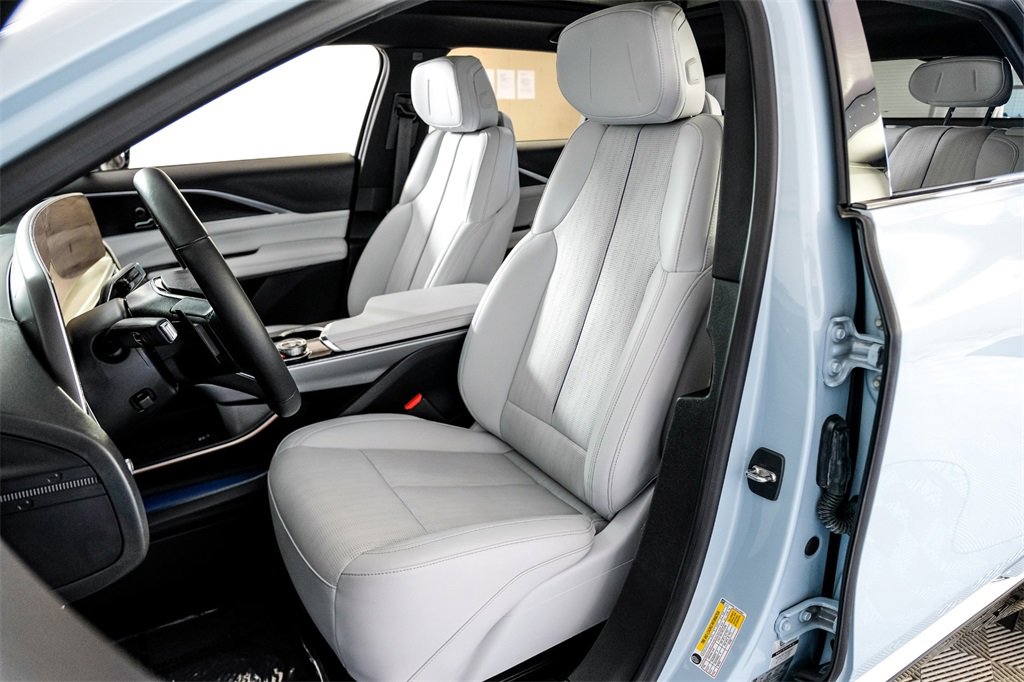 Used 2024 Cadillac Lyriq Luxury image 34