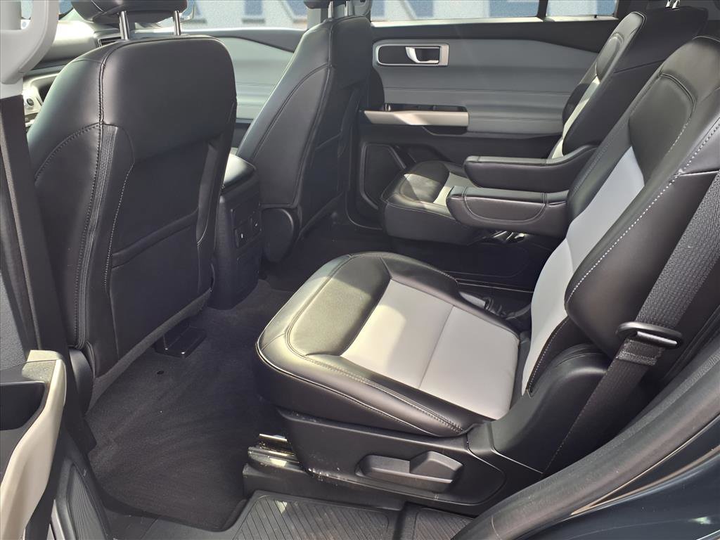 Used 2022 Ford Explorer XLT w/ Equipment Group 202A image 12