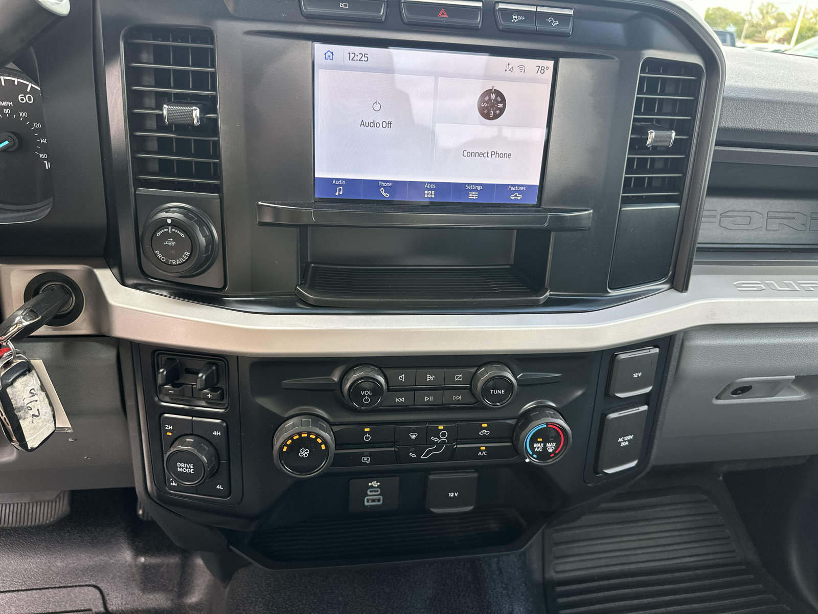 Used 2023 Ford F250 XL w/ 360-Degree Camera Package AWD/4WD image 4