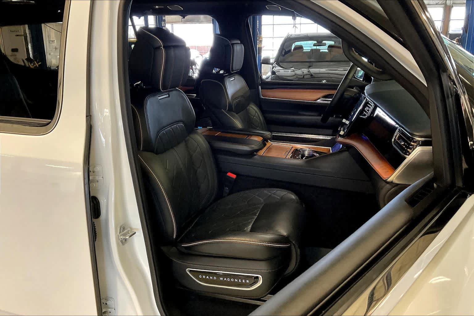Used 2024 Jeep Grand Wagoneer Series III w/ Rear Seat Video Group 1 AWD/4WD image 8