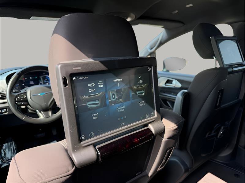 Used 2021 Chrysler Pacifica Touring w/ Uconnect Theater Family Group image 27