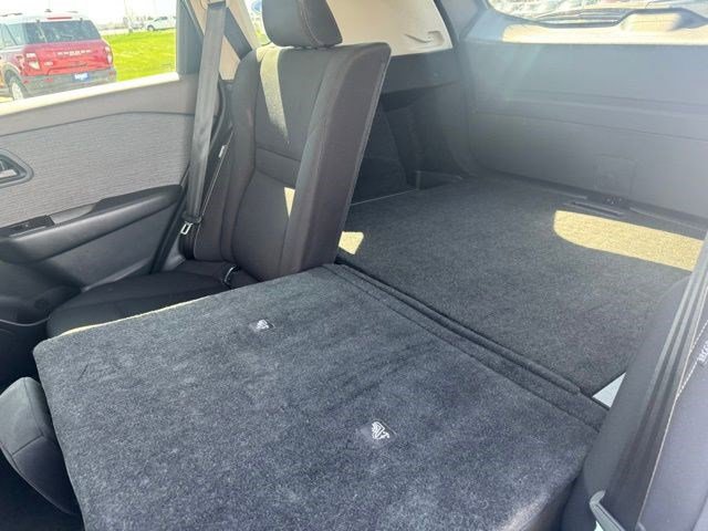 Used 2023 Nissan Rogue S image 29