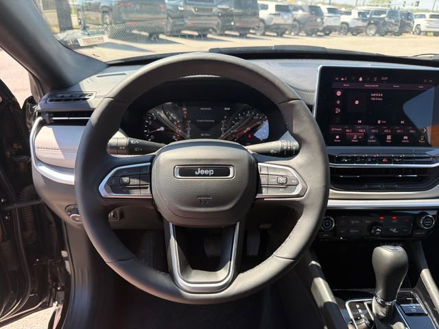Used 2025 Jeep Compass Limited image 33