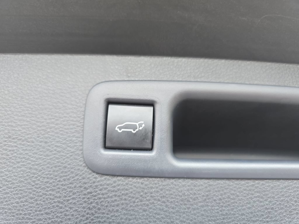 Certified 2025 Toyota Highlander Limited AWD/4WD image 17