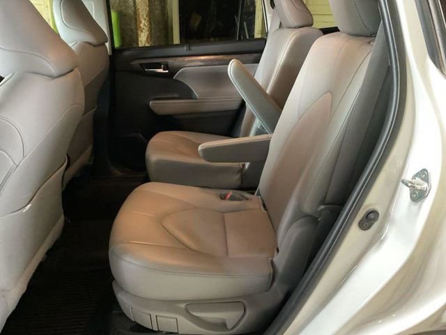 Used 2020 Toyota Highlander Limited image 9