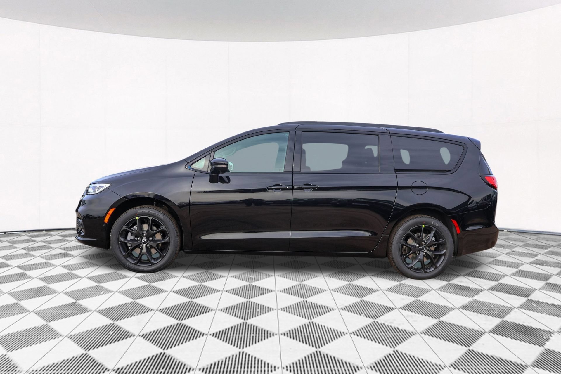 New 2026 Chrysler Pacifica Limited w/ S Appearance Package AWD/4WD image 8