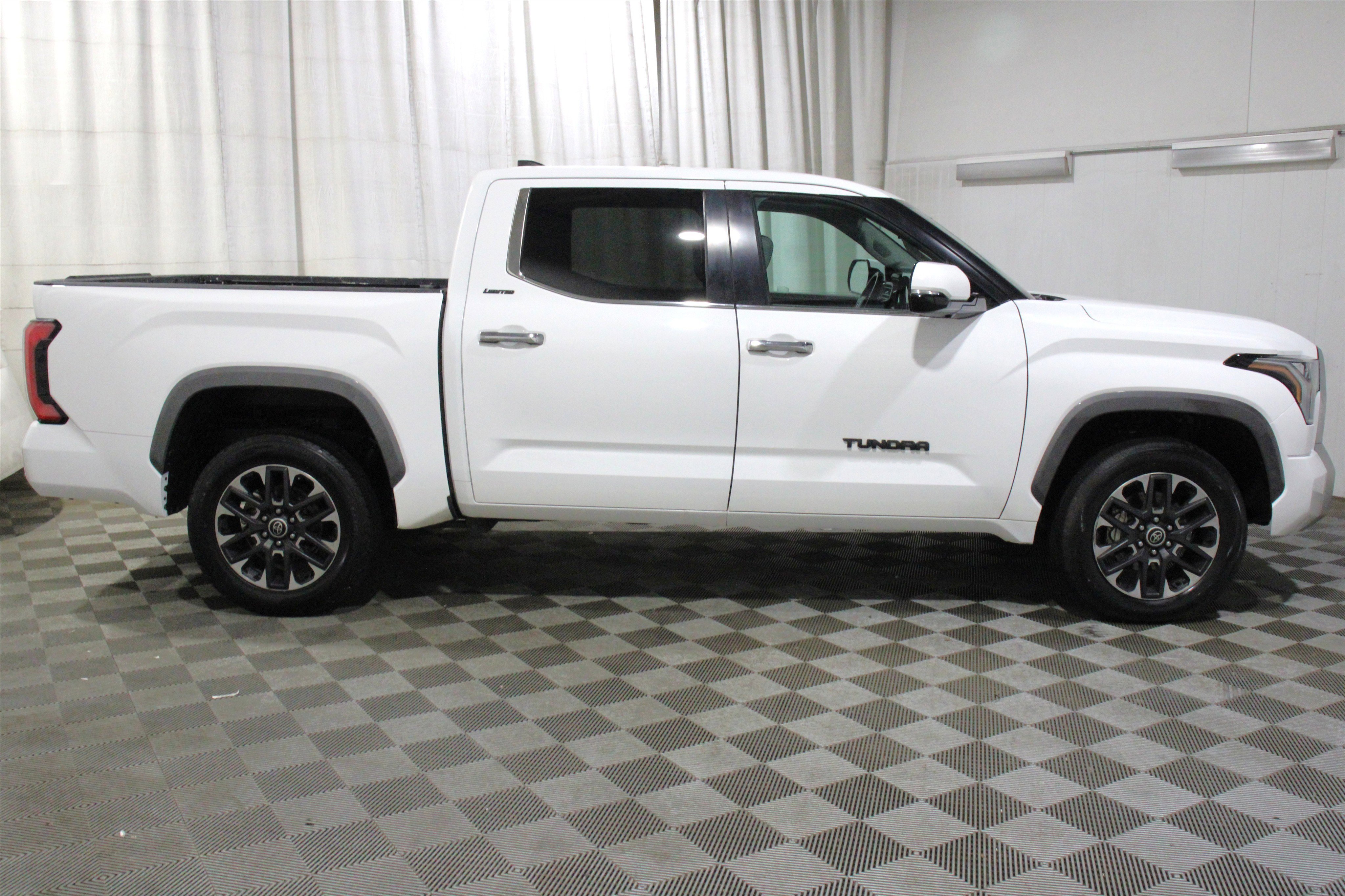 Used 2024 Toyota Tundra Limited image 27