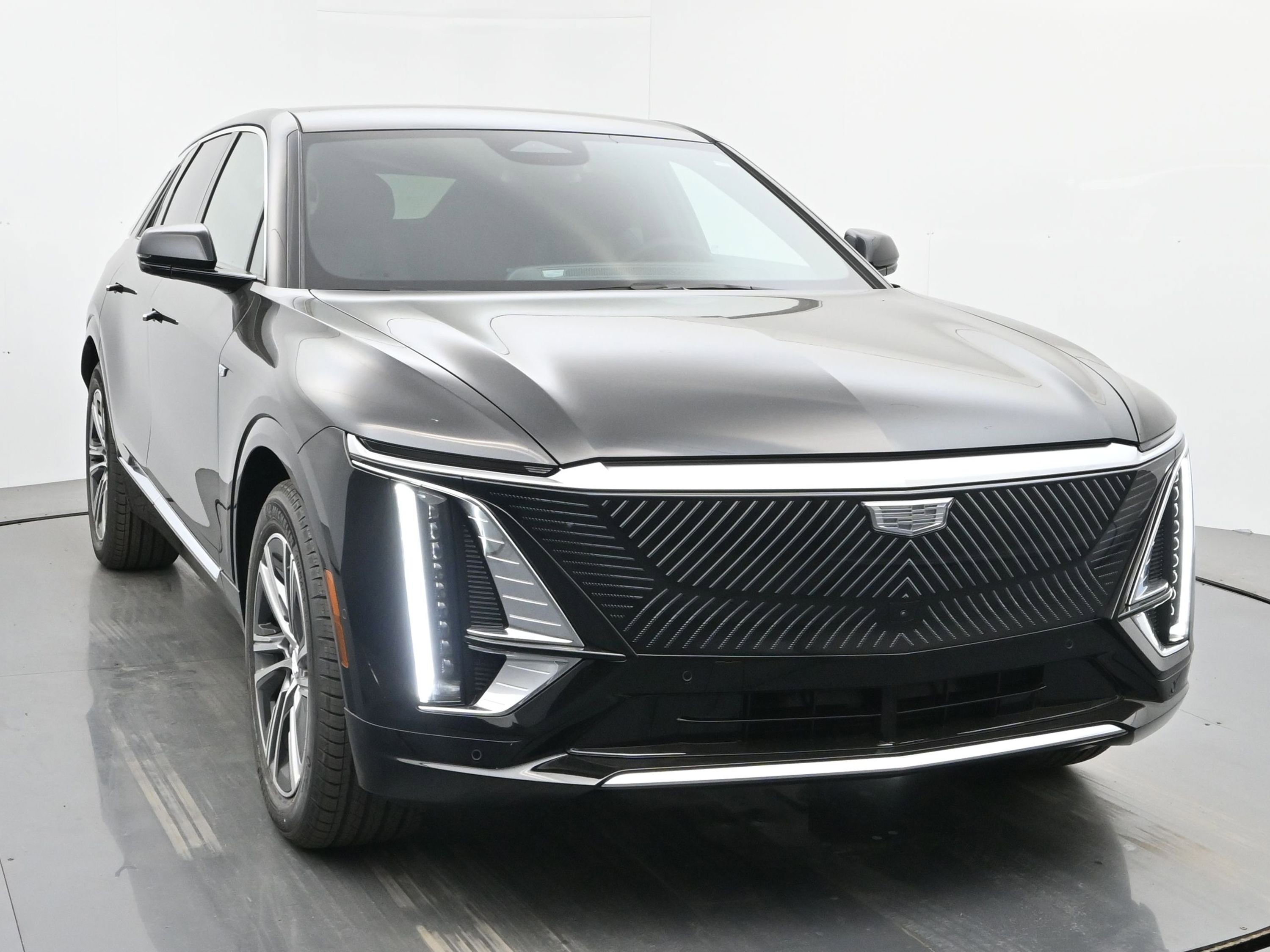 New 2026 Cadillac Lyriq Luxury AWD/4WD image 8