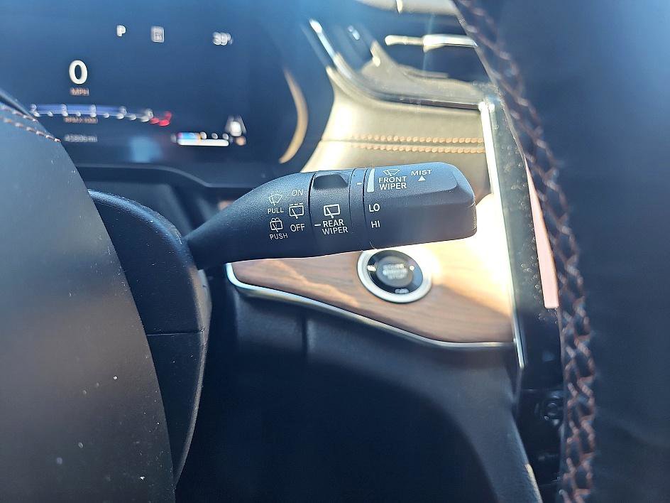 Used 2023 Jeep Grand Cherokee L Summit w/ Luxury Tech Group V image 20