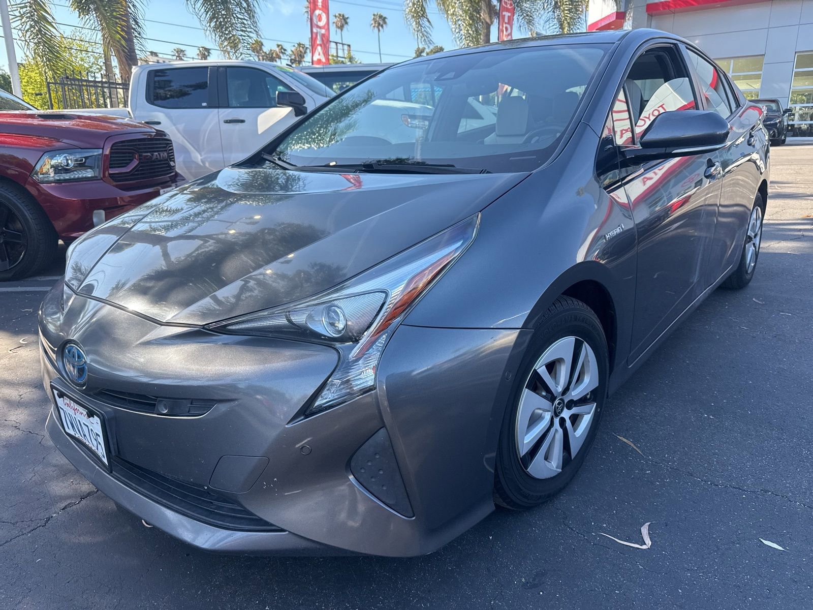 Used 2017 Toyota Prius Four w/ Premium Convenience Package FWD image 2