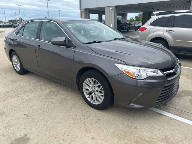 Used 2016 Toyota Camry LE FWD image 2