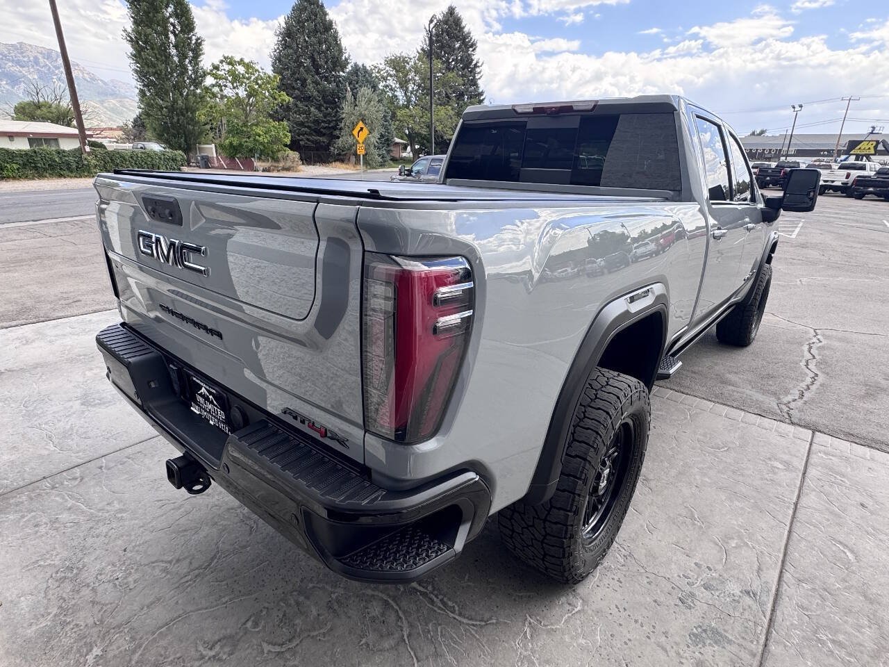 Used 2024 GMC Sierra 2500 AT4X AWD/4WD image 9