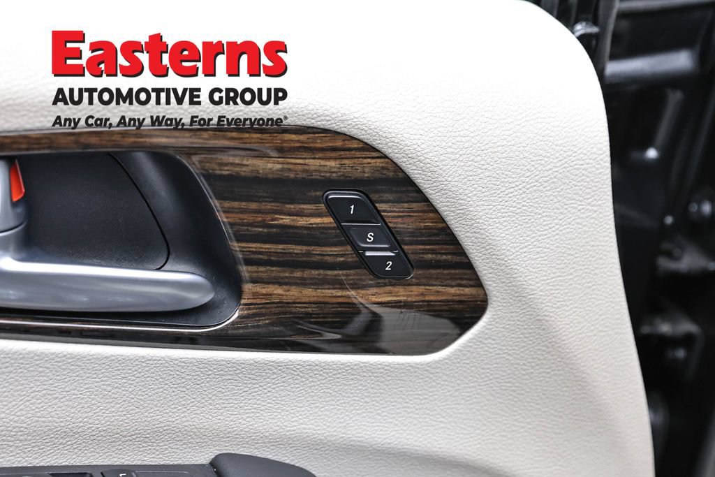 Used 2023 Chrysler Pacifica Limited FWD image 22