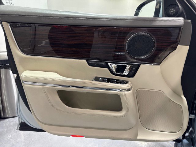 Used 2014 Jaguar XJ L Portfolio image 46