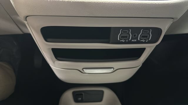 Used 2024 Chrysler Pacifica Touring-L FWD image 19