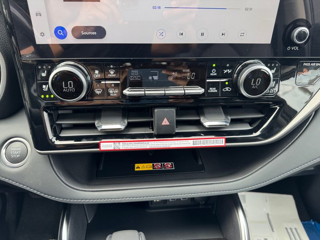 New 2025 Toyota Highlander Limited image 31
