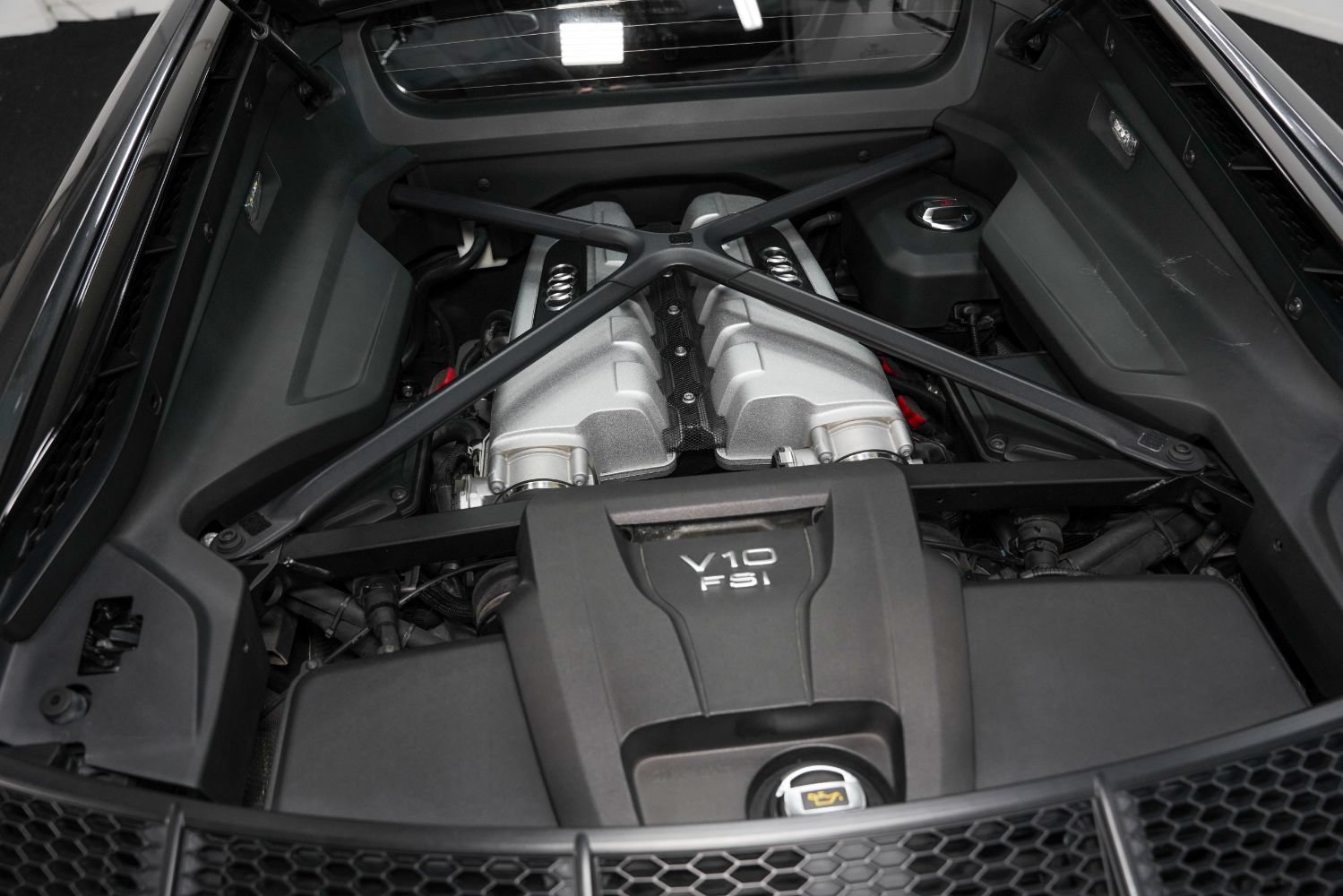 Used 2018 Audi R8 V10 w/ Premium Package RWD image 45