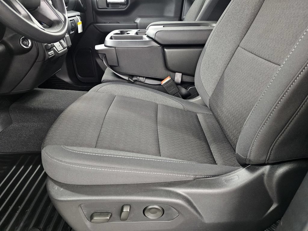 Used 2026 Chevrolet Silverado 1500 Custom AWD/4WD image 17
