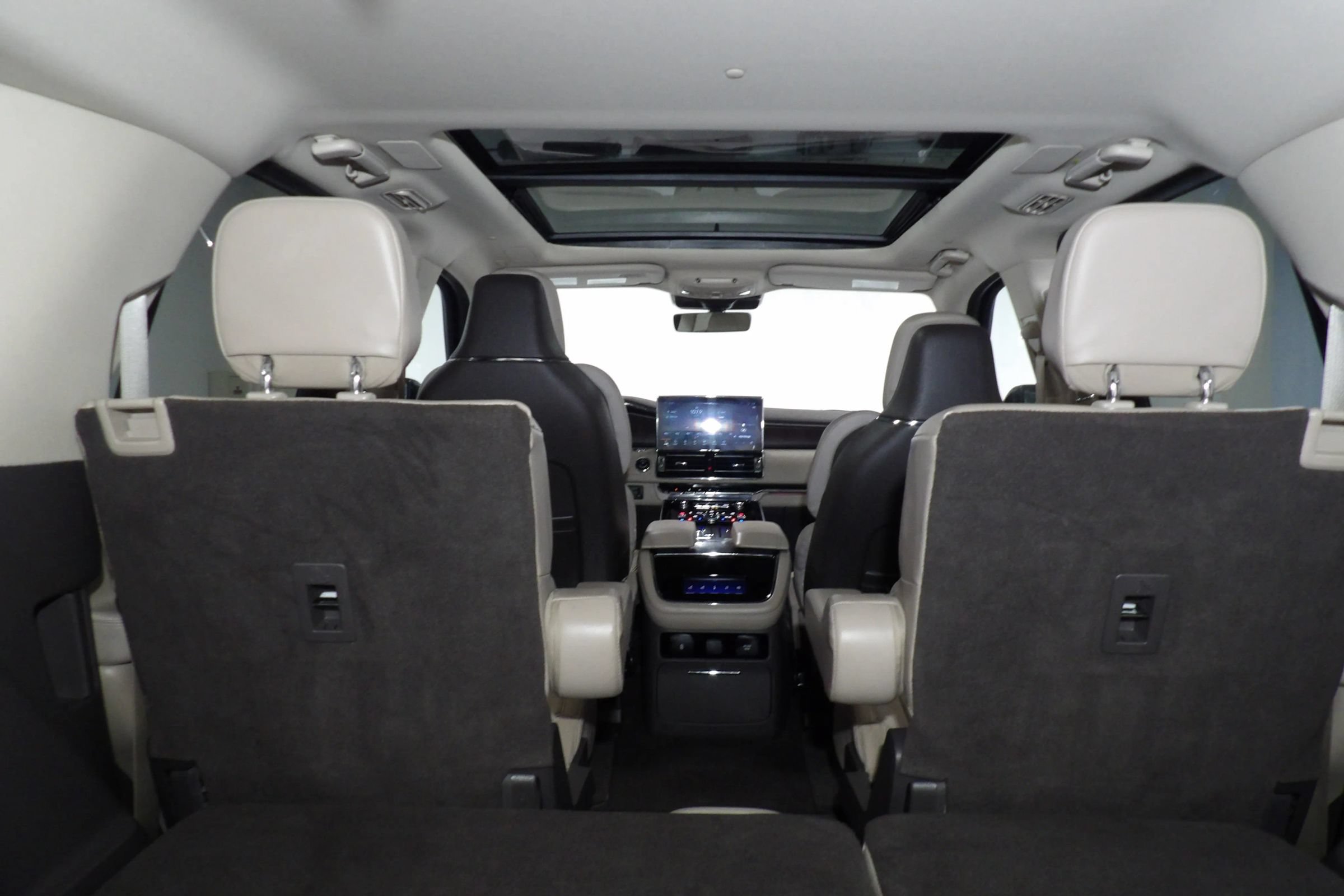 Used 2022 Lincoln Navigator Reserve AWD/4WD image 13