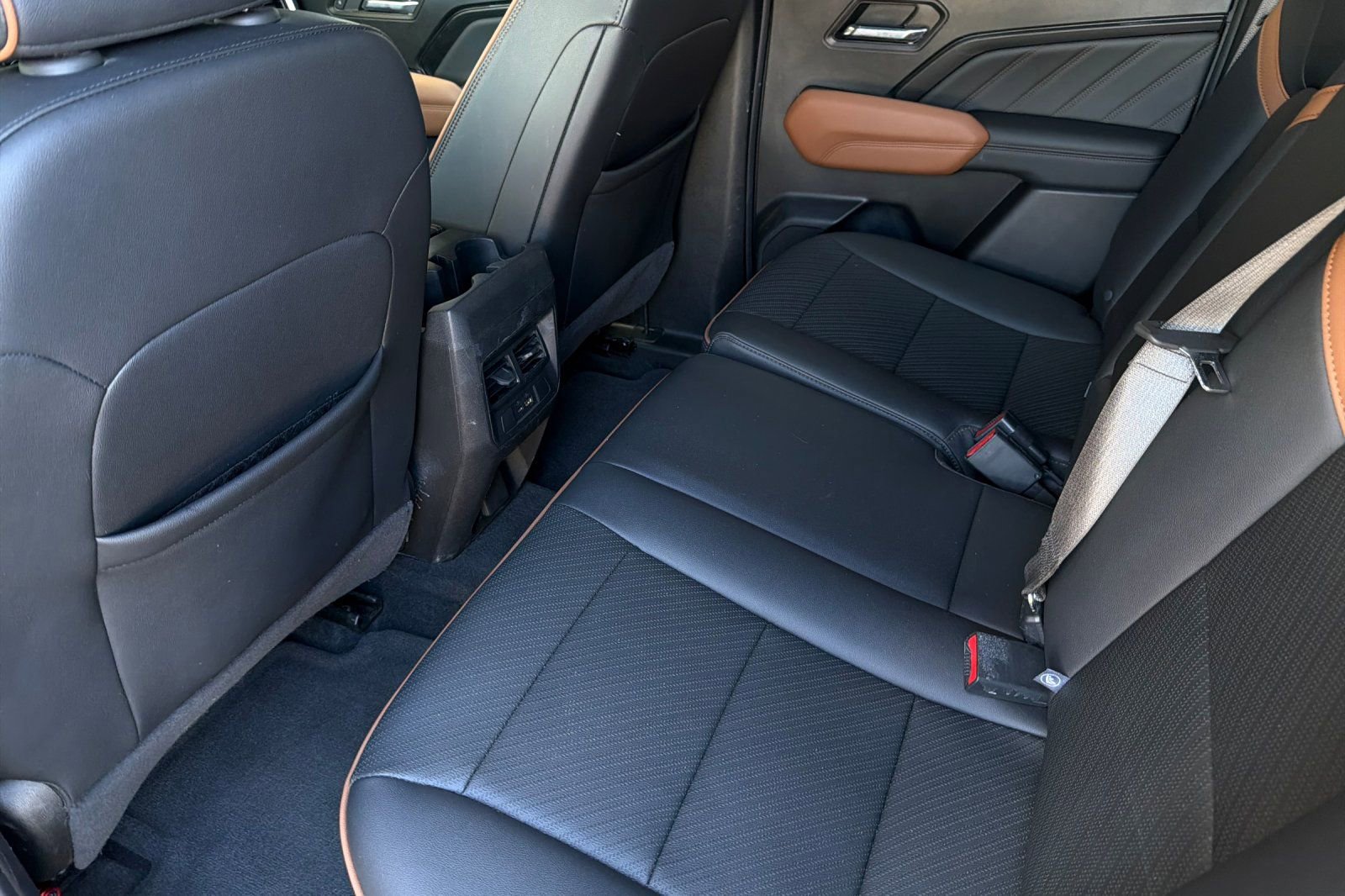 Used 2025 GMC Canyon AT4 w/ AT4 Premium Package AWD/4WD image 13