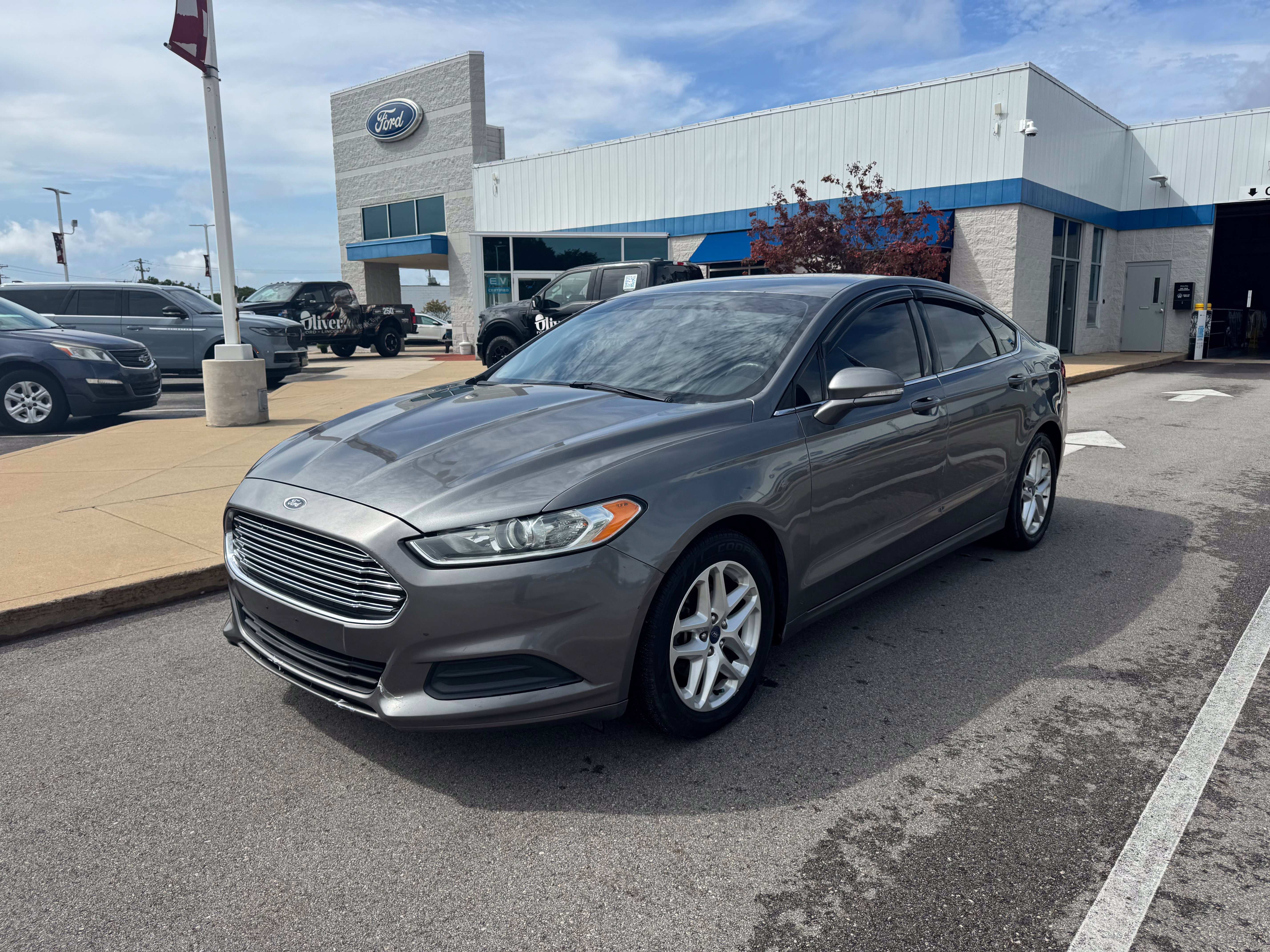 Used 2014 Ford Fusion SE FWD image 3