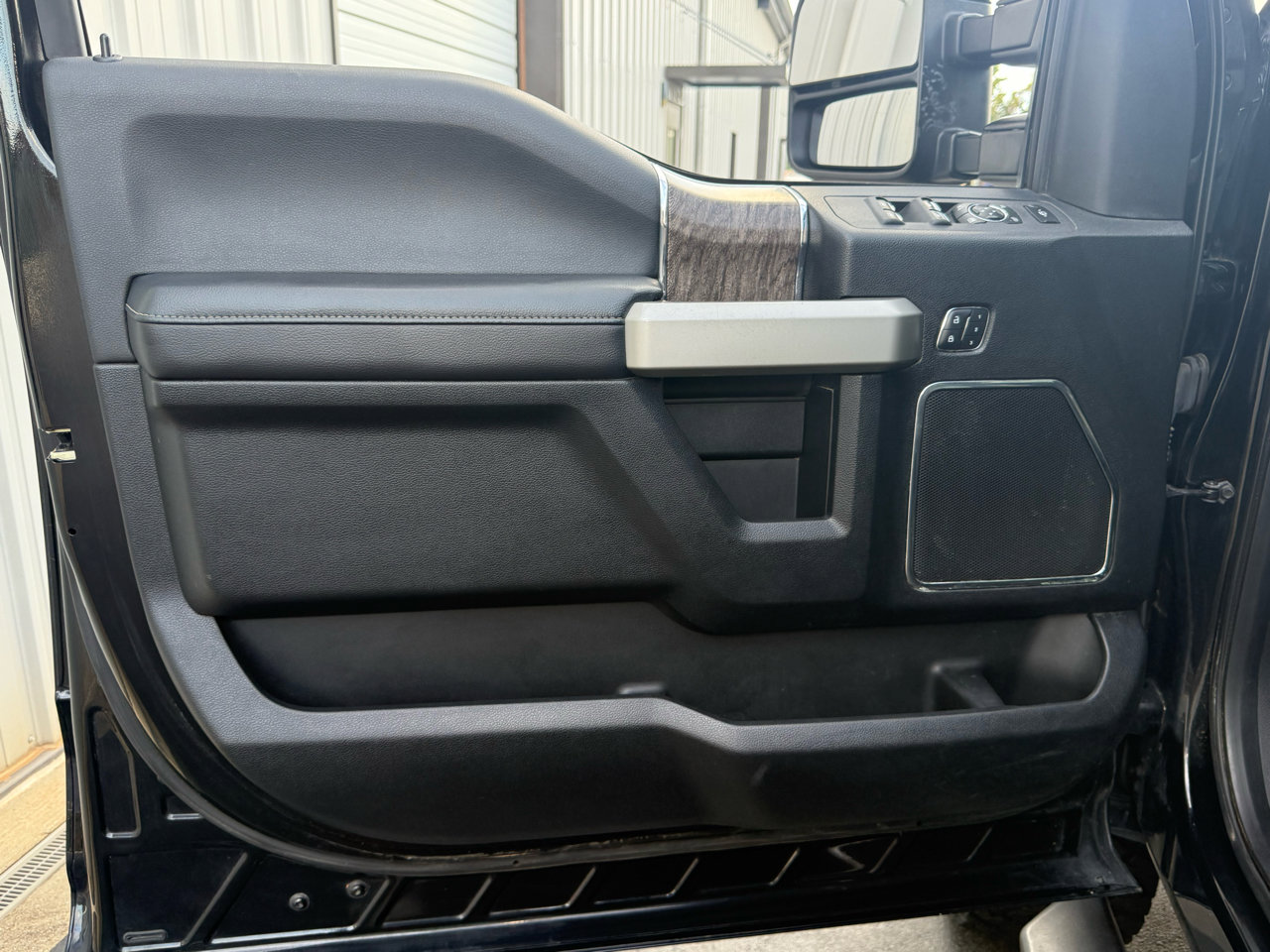 Used 2017 Ford F250 Lariat w/ Lariat Value Package image 12