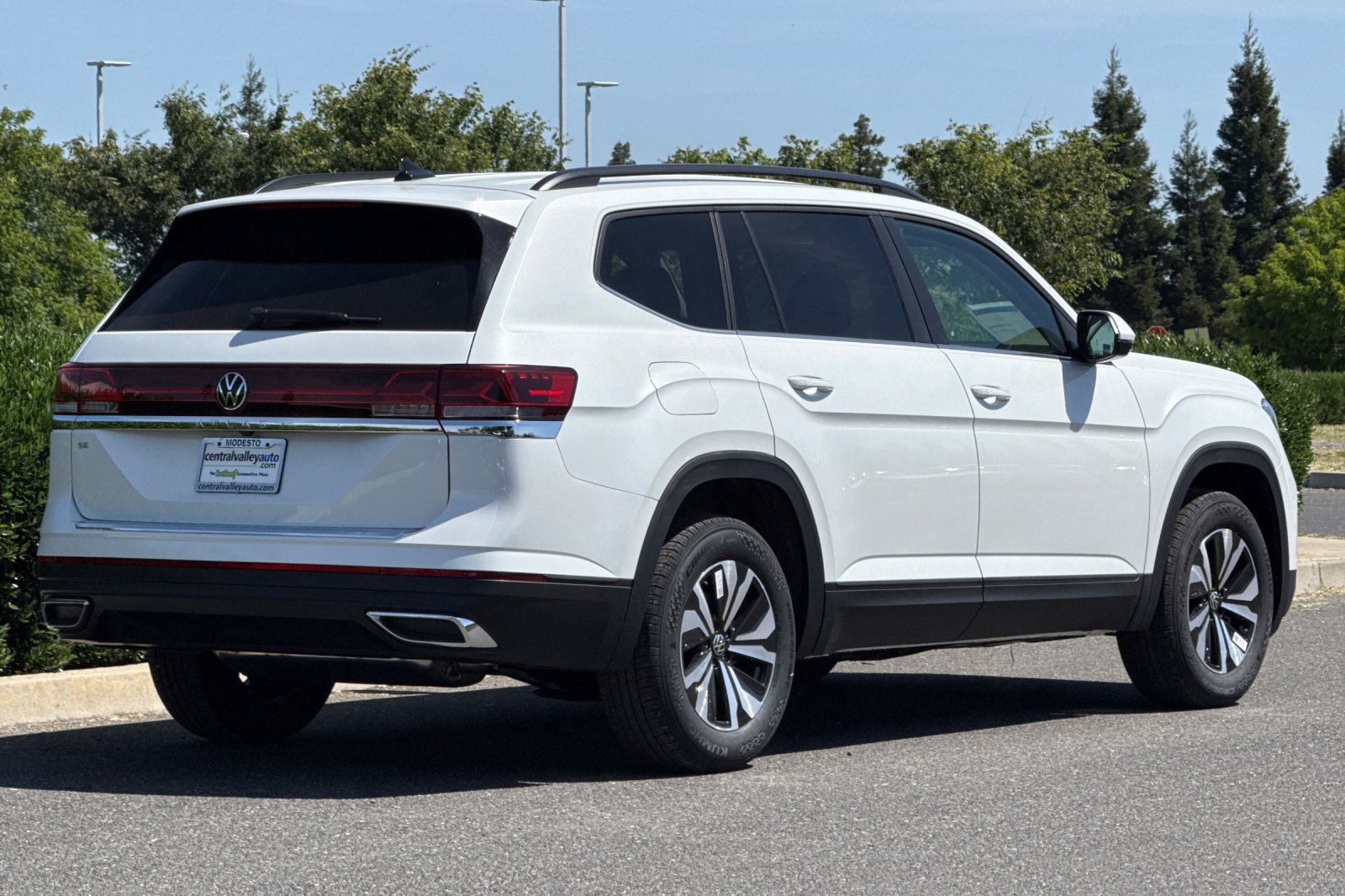 New 2026 Volkswagen Atlas SE FWD image 4