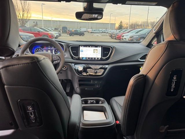 New 2026 Chrysler Pacifica Select image 30