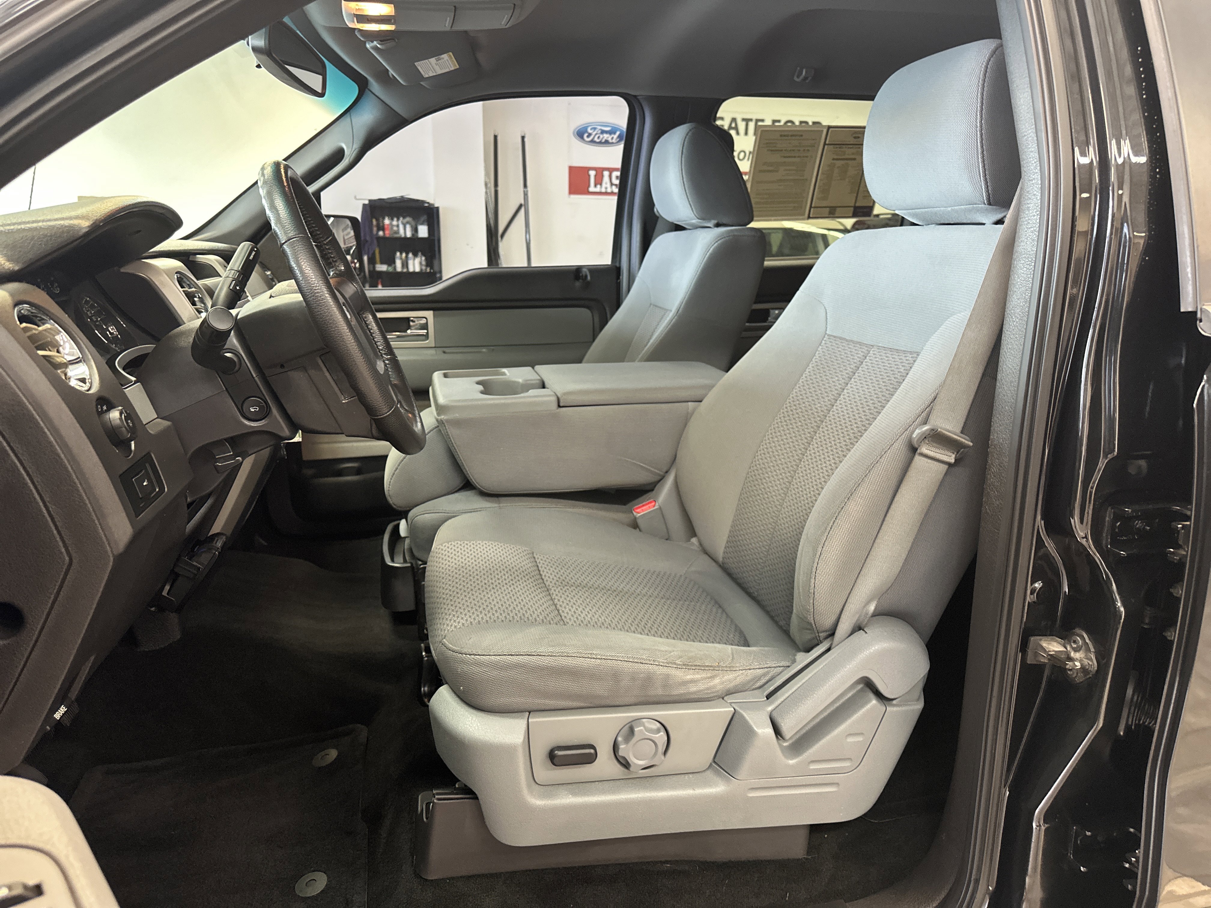 Used 2011 Ford F150 XLT w/ XLT Chrome Pkg image 4