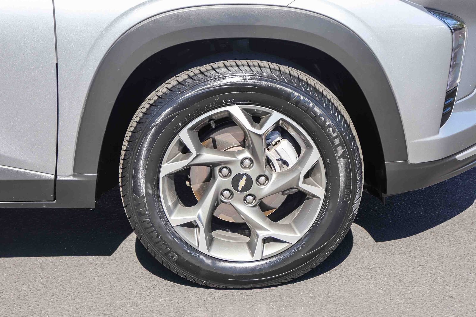 Used 2025 Chevrolet Trax LT FWD image 11