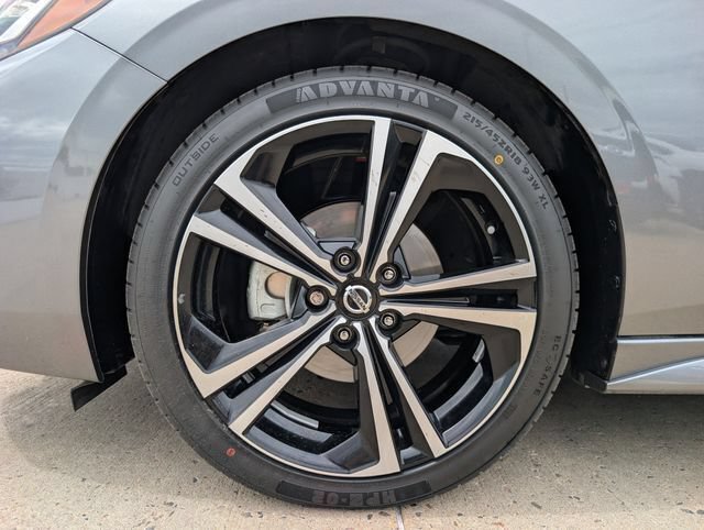 Used 2023 Nissan Sentra SR w/ SR Premium Package FWD image 13