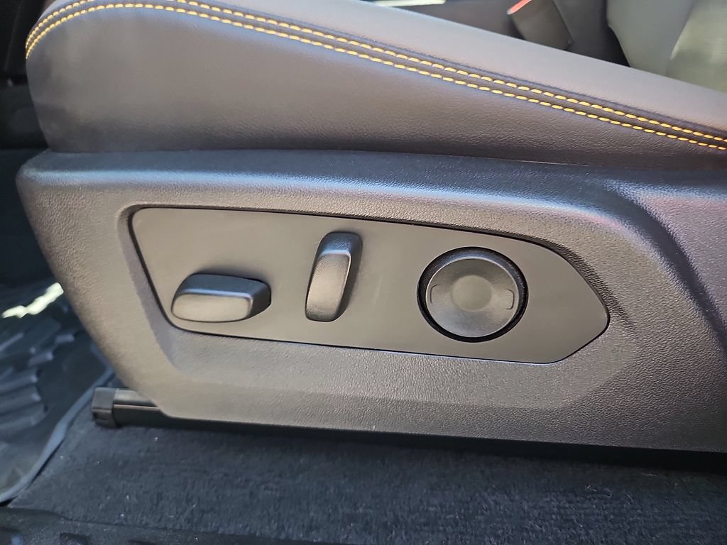 Used 2025 Chevrolet Colorado ZR2 w/ Technology Package AWD/4WD image 14