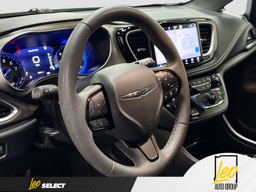 Used 2023 Chrysler Pacifica Limited w/ Uconnect Theater Family Group AWD/4WD image 14