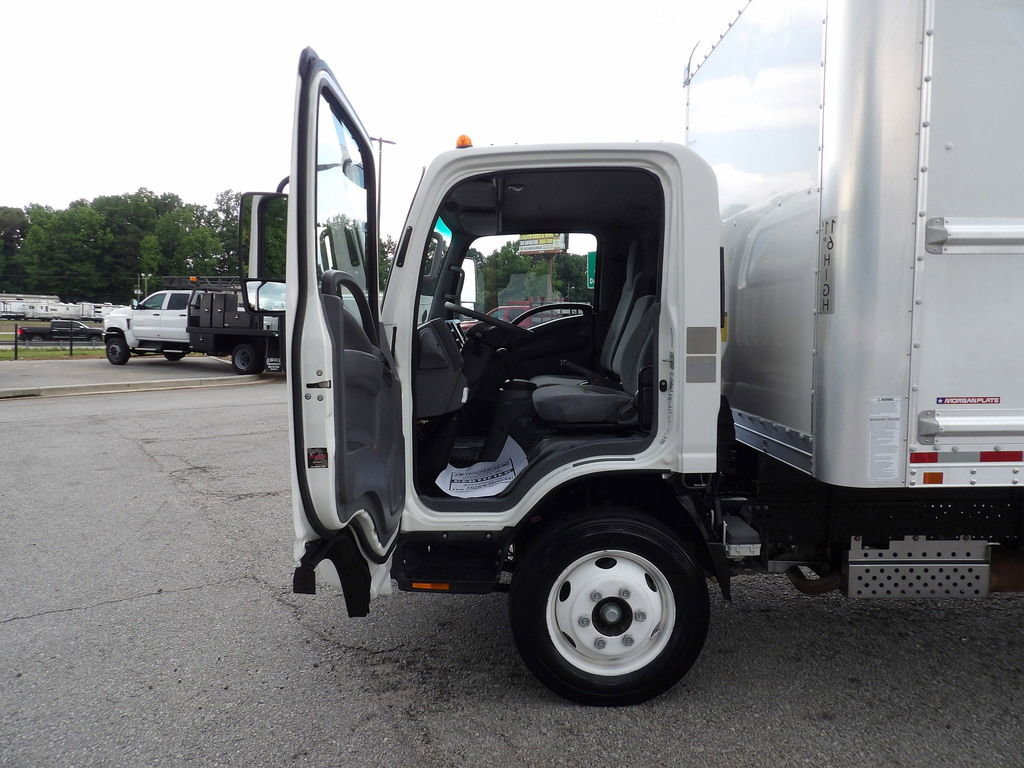 Used 2020 Isuzu NPR RWD image 13