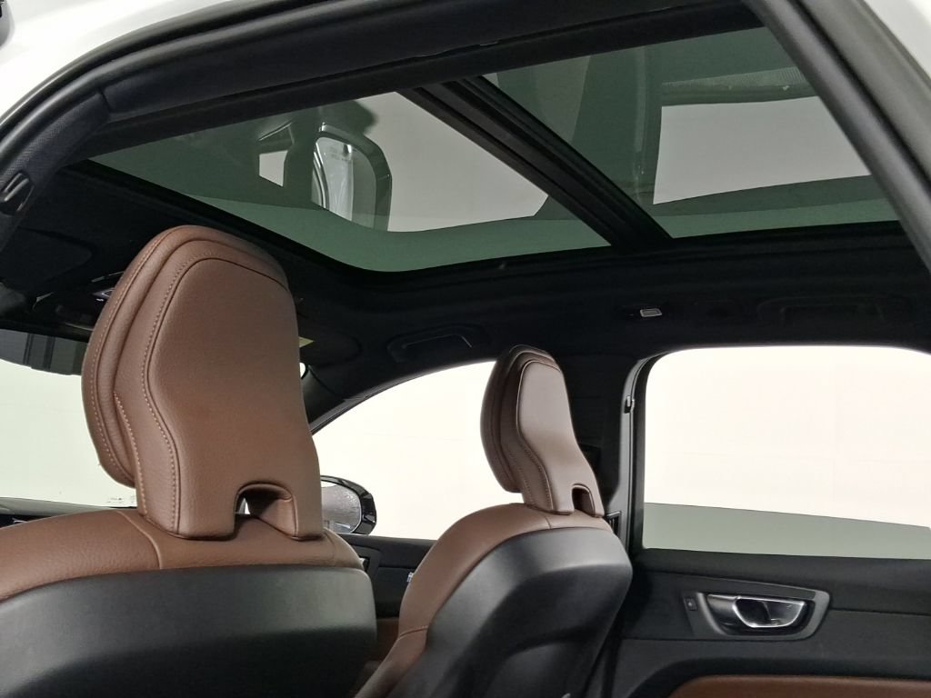 Certified 2023 Volvo XC60 B5 Plus w/ Climate Package AWD/4WD image 18