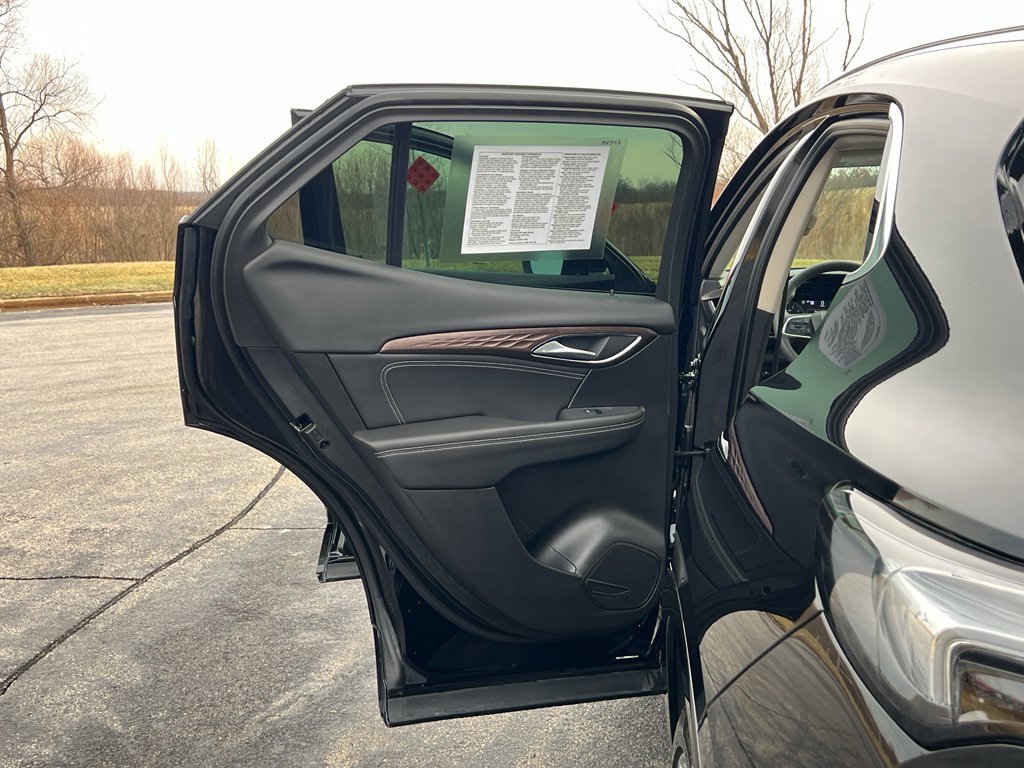 Used 2023 Buick Envision Avenir image 35