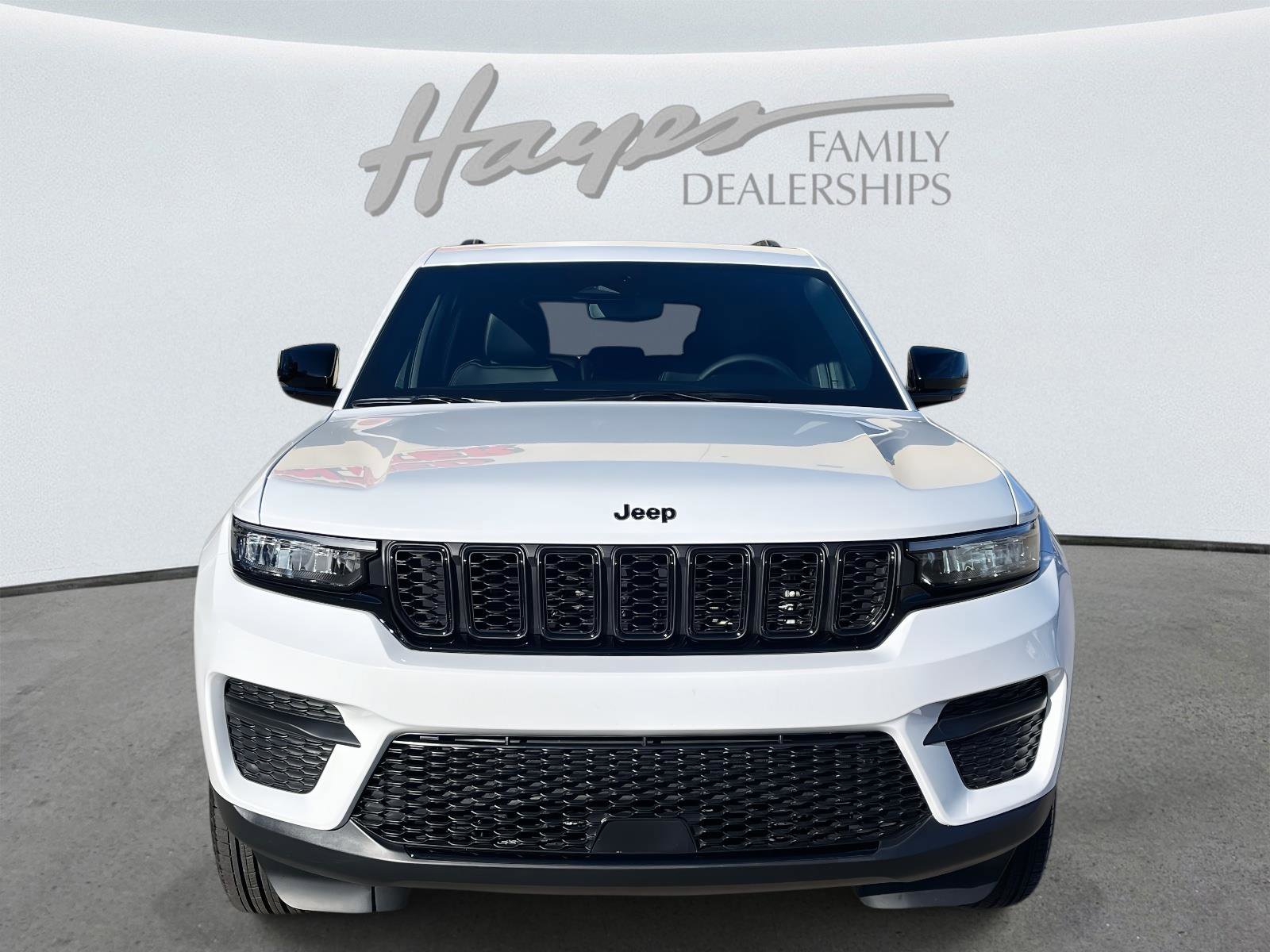 Used 2024 Jeep Grand Cherokee Altitude image 6