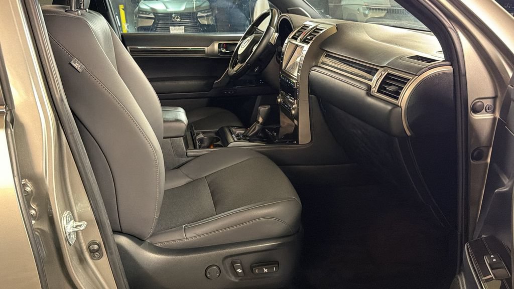 Used 2021 Lexus GX 460 Premium w/ Premium Package AWD/4WD image 10