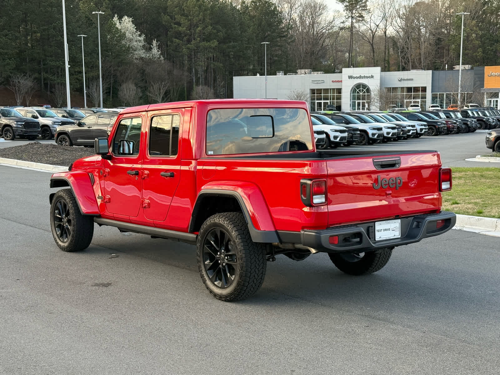 Used 2025 Jeep Gladiator Sport image 3