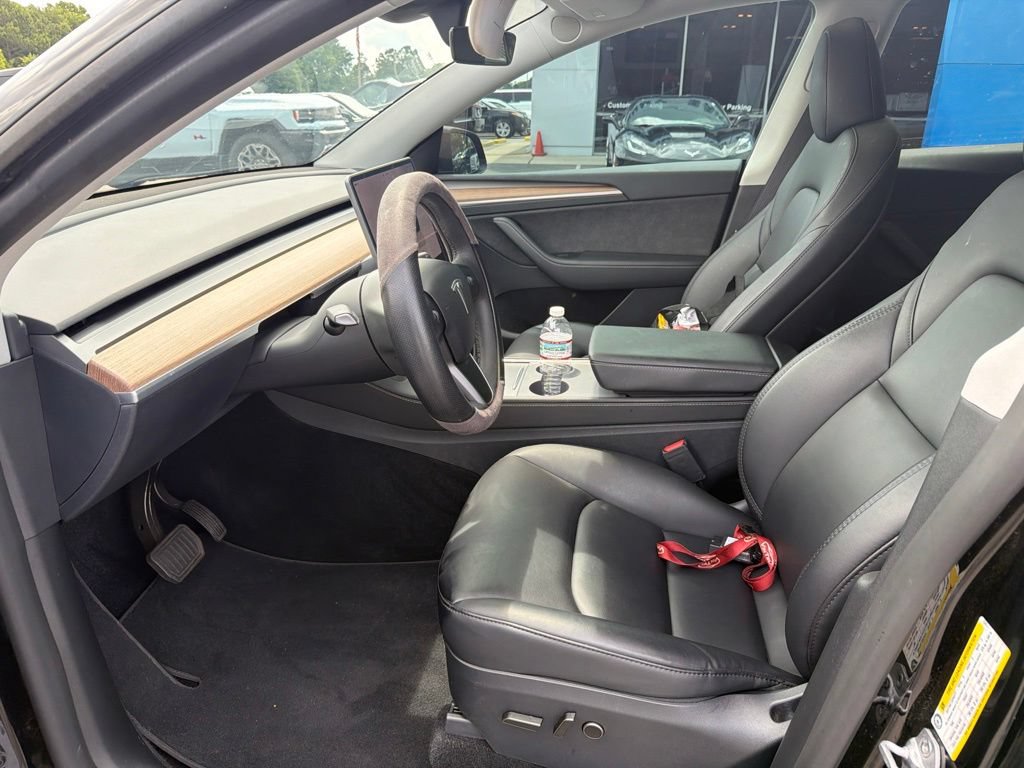Used 2024 Tesla Model Y Long Range RWD image 3