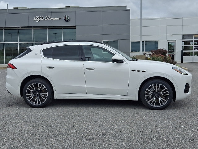 Certified 2025 Maserati Grecale Modena AWD/4WD image 12