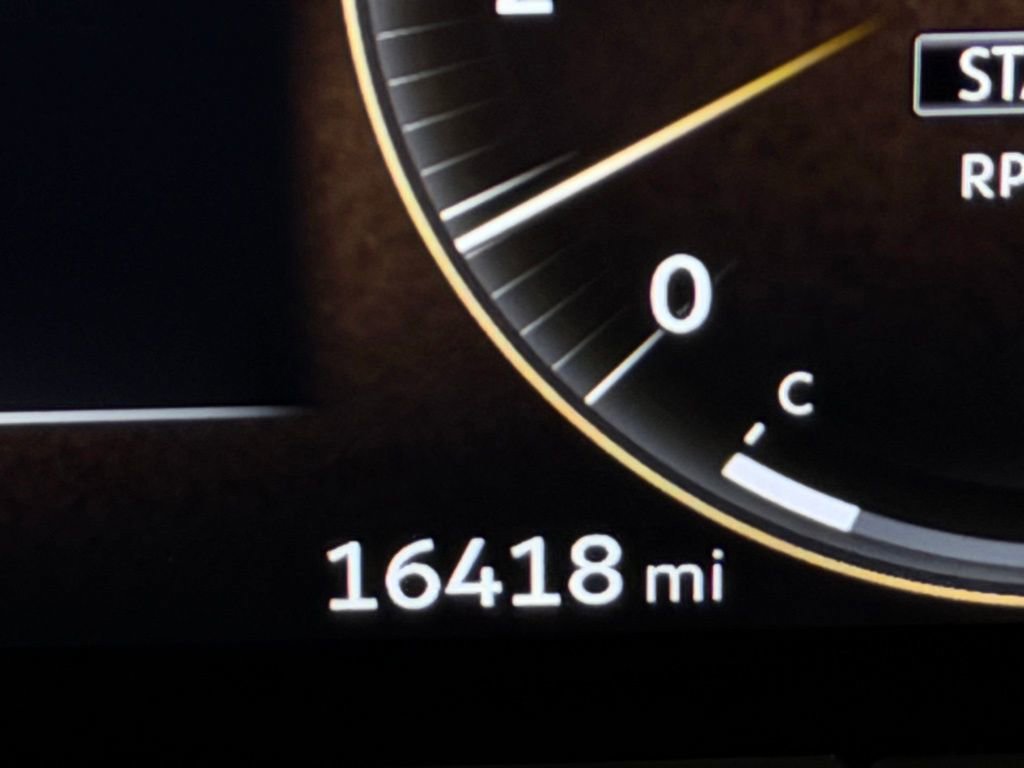 Used 2025 INFINITI QX80 Sensory image 15