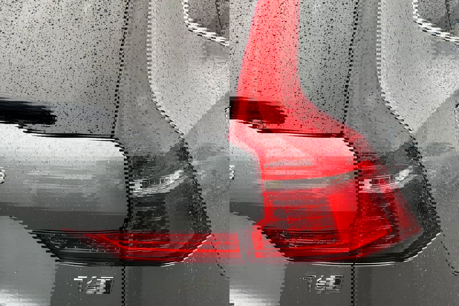 Used 2018 Volvo XC60 T6 Inscription w/ Luxury Seat Package image 18