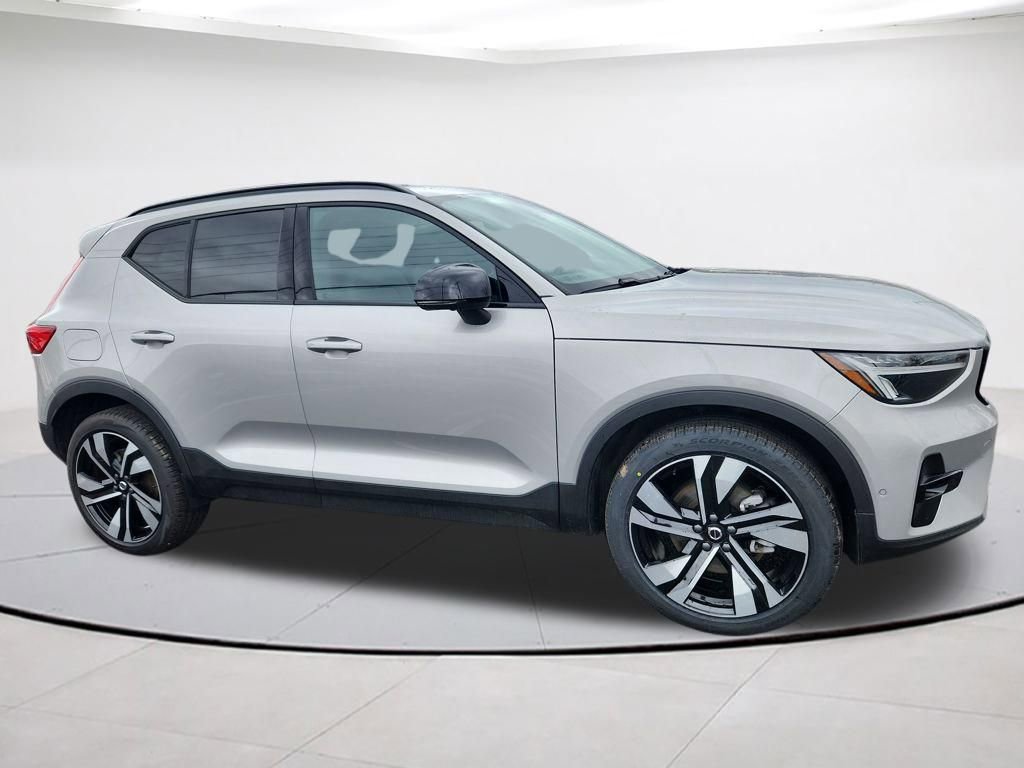 Certified 2025 Volvo XC40 B5 Plus