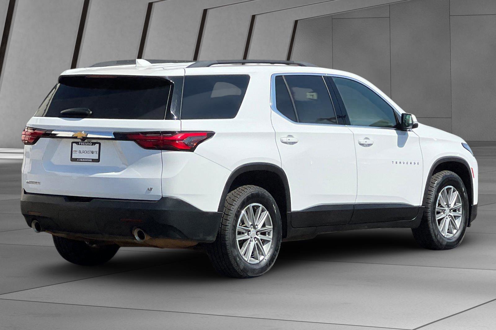 Used 2023 Chevrolet Traverse LT image 4