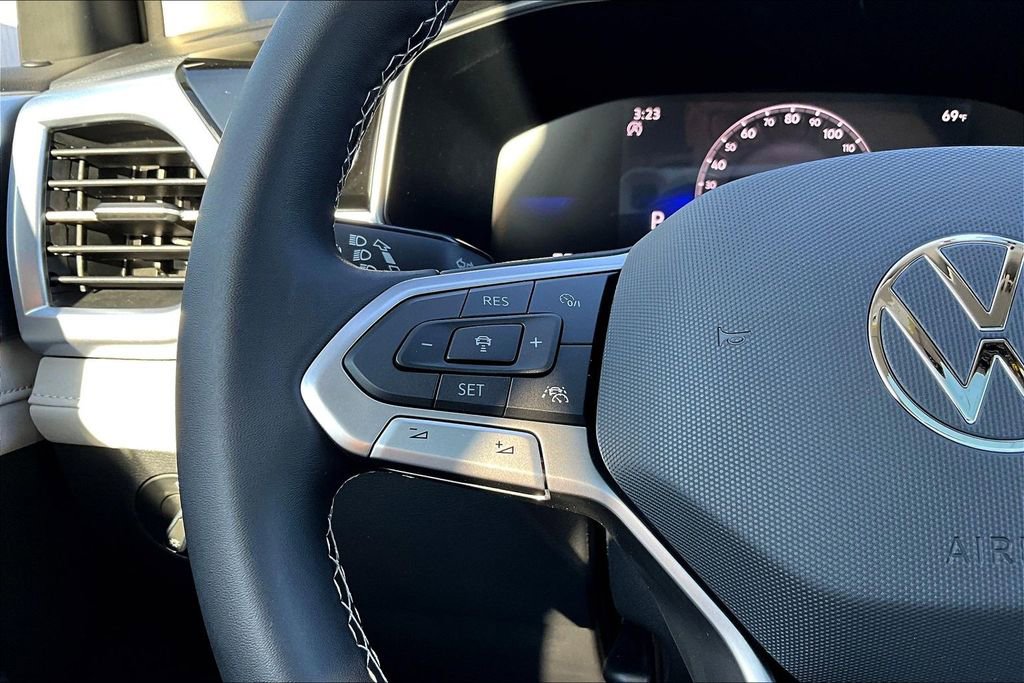 New 2026 Volkswagen Taos SE image 8