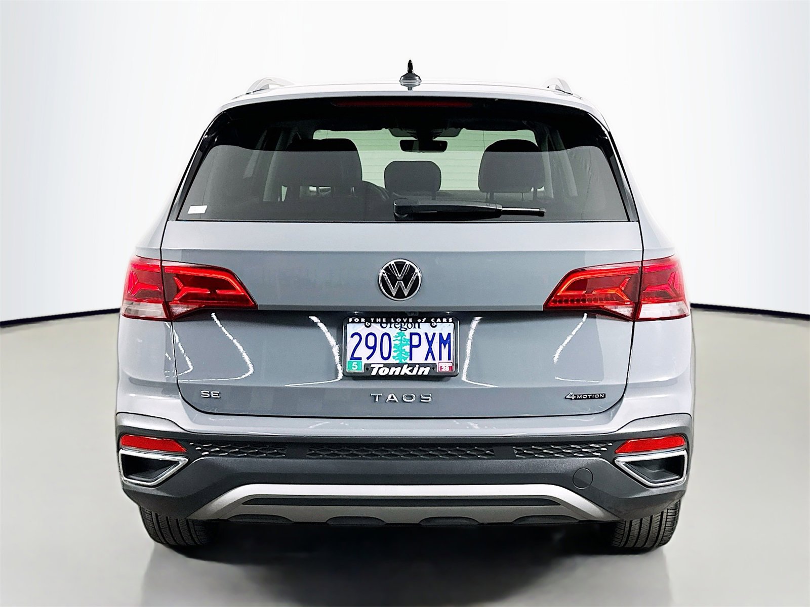 Used 2024 Volkswagen Taos SE w/ Panoramic Sunroof Package image 6