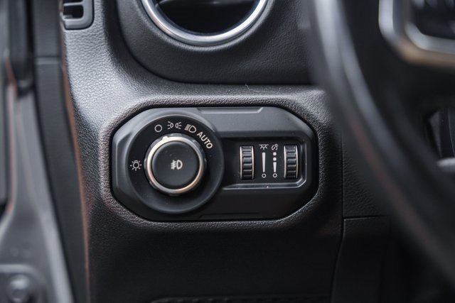 Used 2018 Jeep Wrangler Unlimited Sahara w/ Dual Top Group image 39