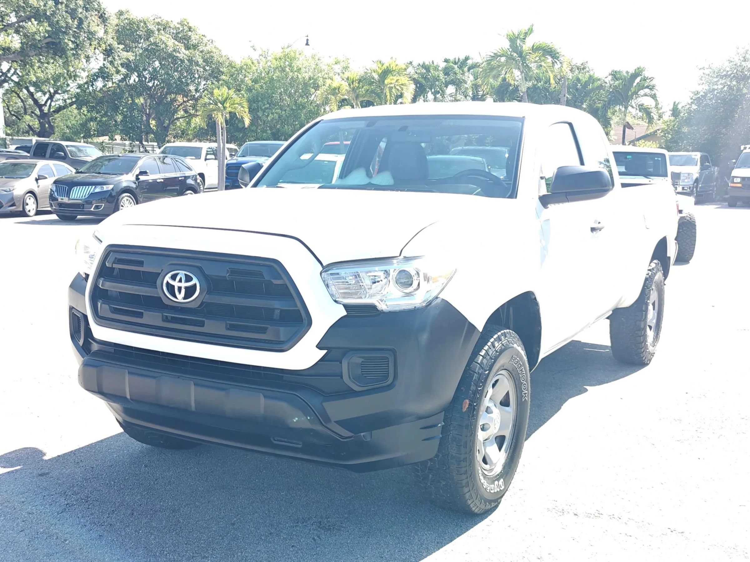 Used 2017 Toyota Tacoma SR RWD image 3